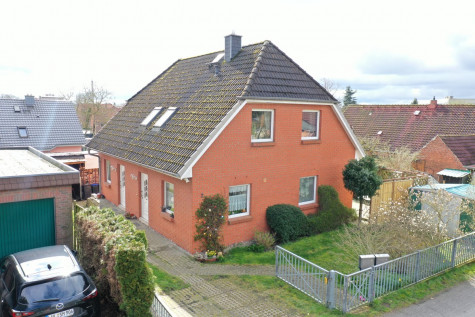 ruhig gelegenes Einfamilienhaus mit Einliegerwohnung, 19061 Schwerin, Einfamilienhaus