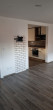 Charmante Doppelhaushälfte mit Einliegerwohnung zu verkaufen - Wohnzimmer m. Blick Küche-Ofenanschluss